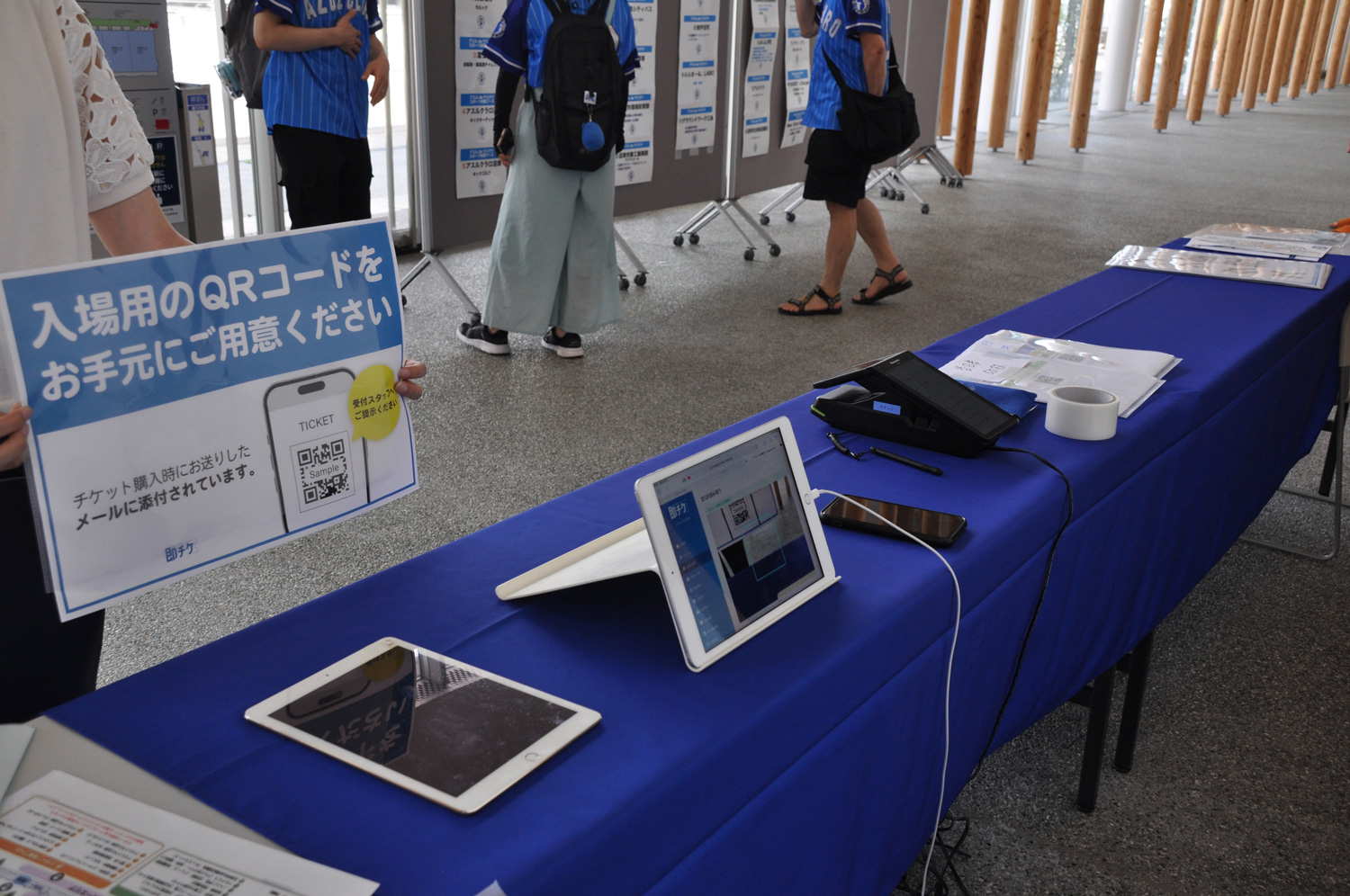 アスルdeサステナ全力夏祭りで即チケをセットしていただいている様子